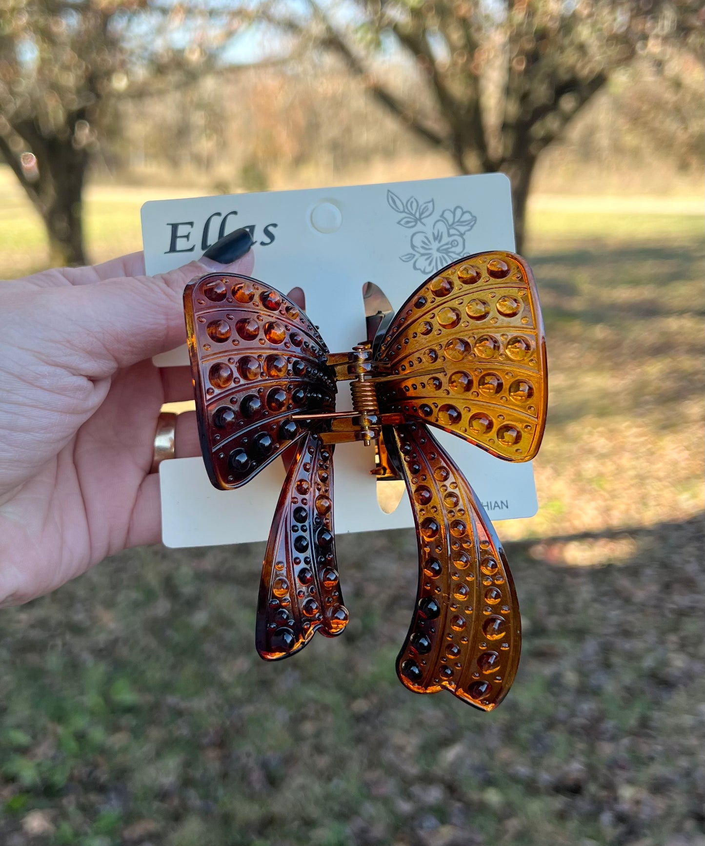 Bow shaped hair clip